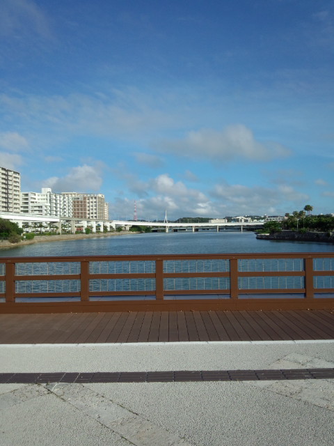 那覇 国場川壺川の橋 沖縄の海